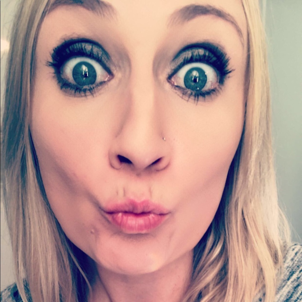 Meet your Posher, Courtney